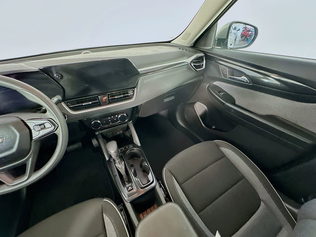 Used 2025 Chevrolet TrailBlazer LT AWD/4WD image 11