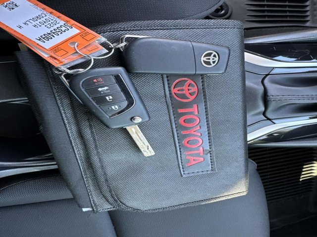 Used 2023 Toyota Corolla LE image 29