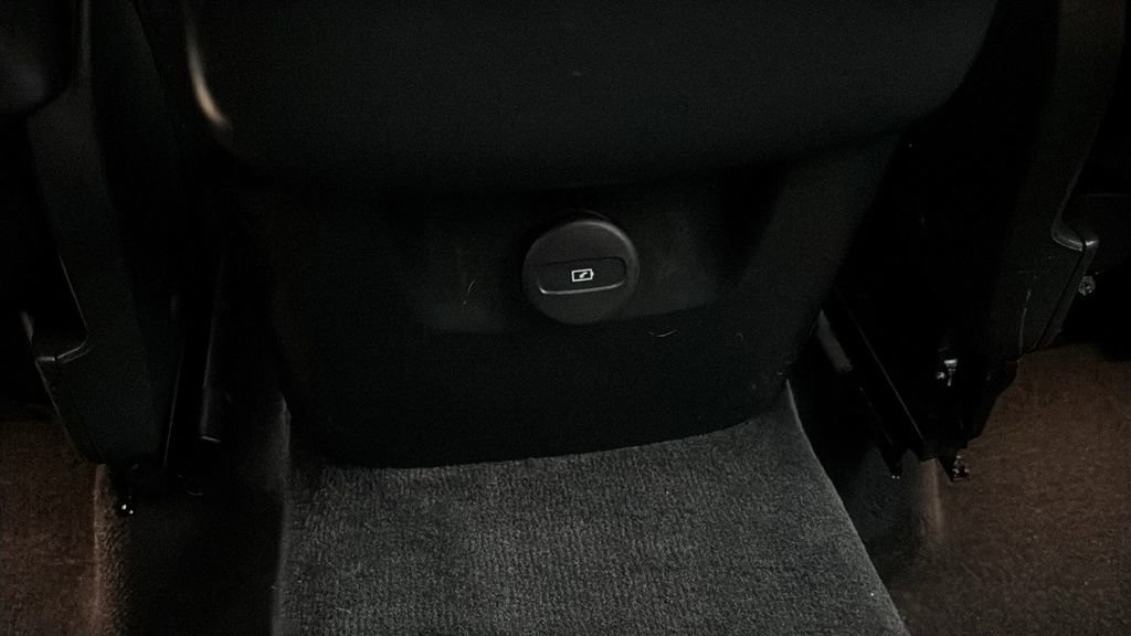 Used 2021 Volvo XC60 T5 Inscription w/ Climate Package image 10