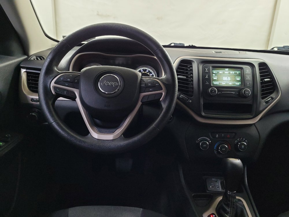 Used 2015 Jeep Cherokee Sport FWD image 22