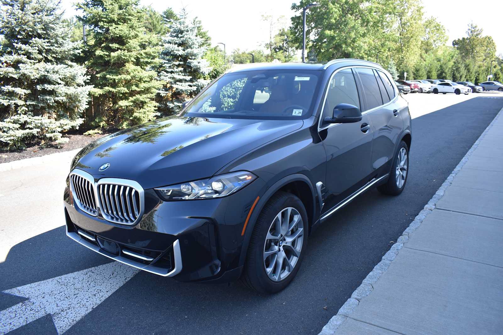 Used 2024 BMW X5 xDrive40i w/ Premium Package AWD/4WD image 3