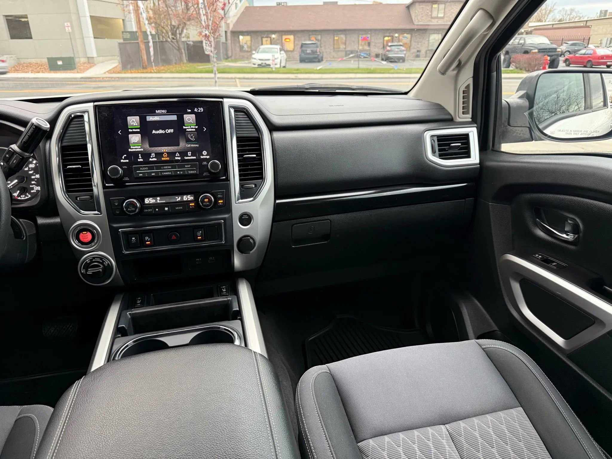 Used 2021 Nissan Titan SV w/ SV Convenience Package image 19