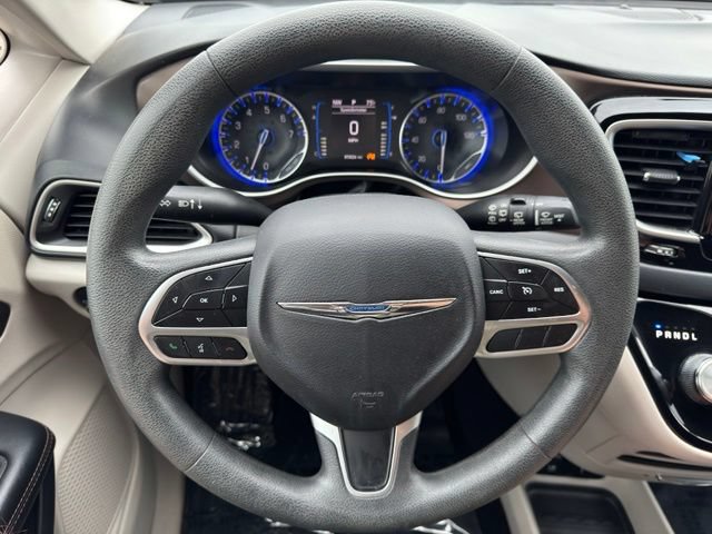 Used 2017 Chrysler Pacifica Touring FWD image 21