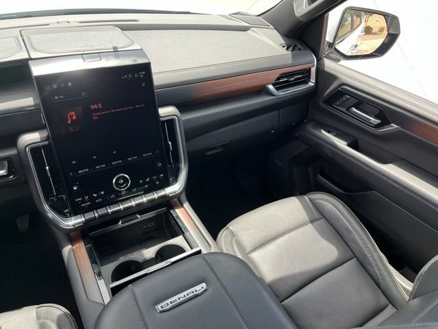 Used 2025 GMC Yukon XL Denali AWD/4WD image 15
