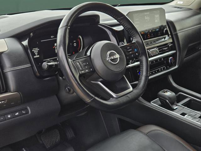 Used 2023 Nissan Pathfinder Platinum FWD image 19