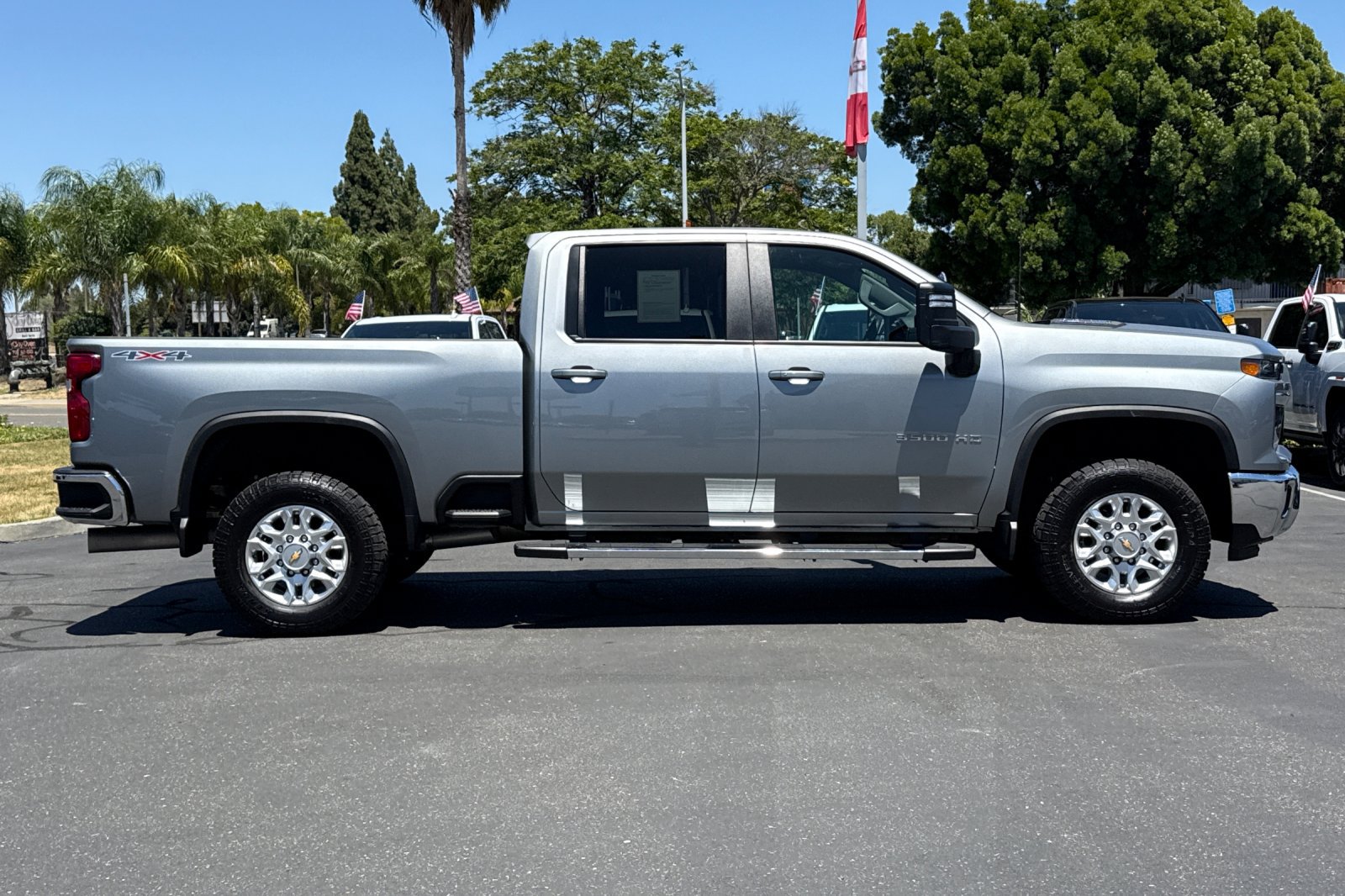 Used 2025 Chevrolet Silverado 3500 LT AWD/4WD image 3