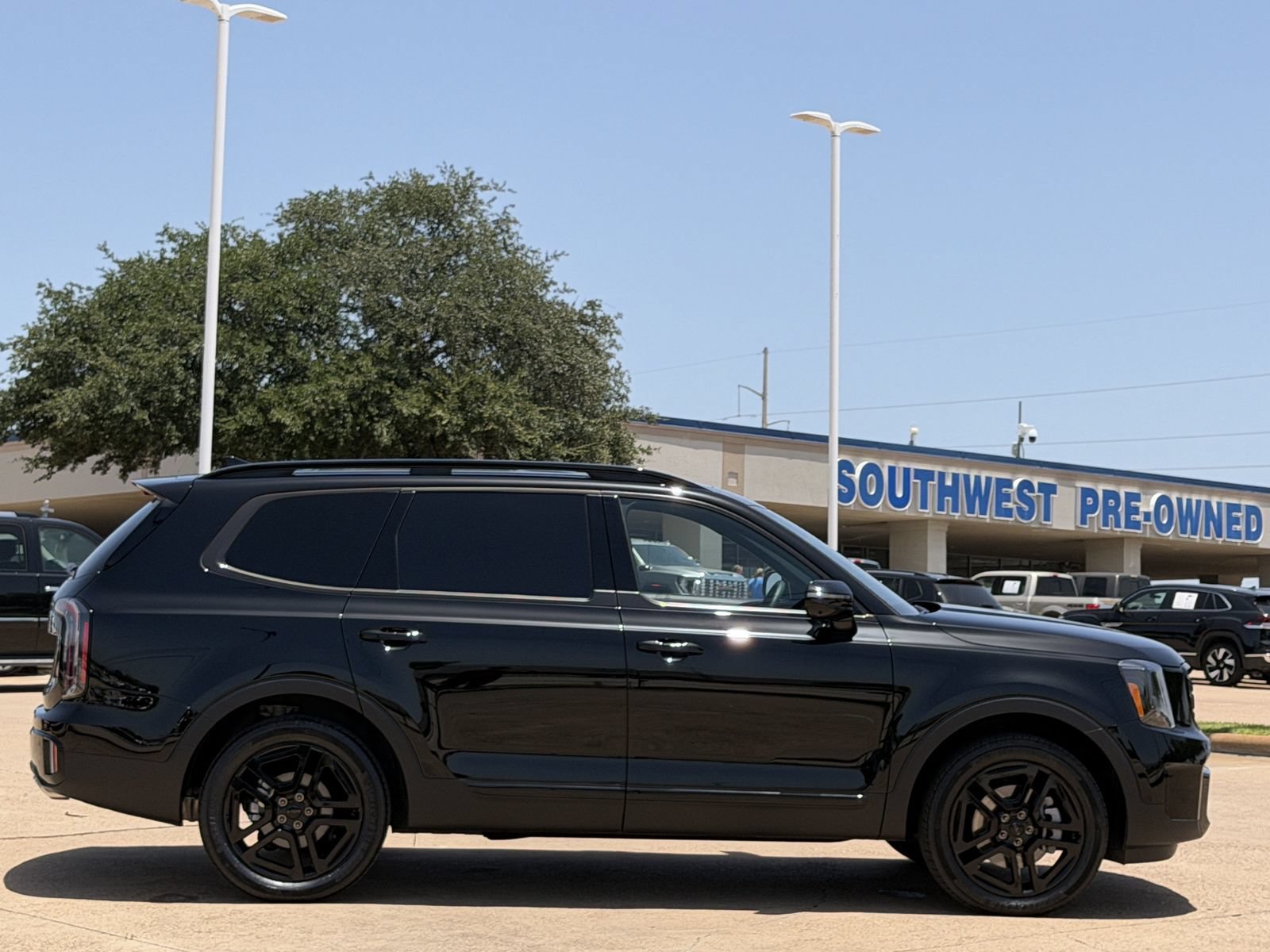 Used 2025 Kia Telluride SX X-Line AWD/4WD image 3