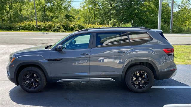New 2026 Volkswagen Atlas Peak Edition image 8
