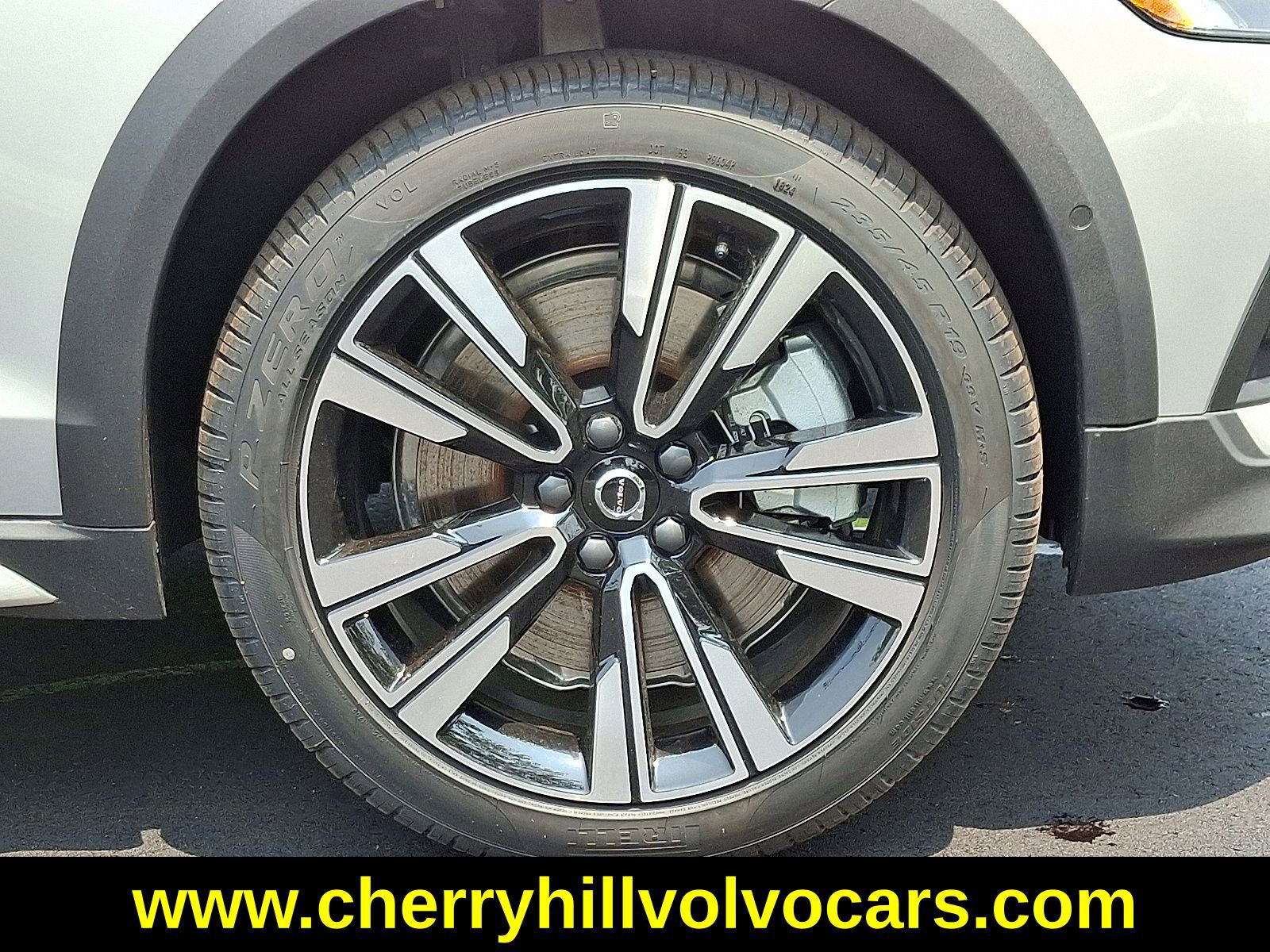 New 2025 Volvo V60 B5 Cross Country Ultra w/ Protection Package Premier image 9