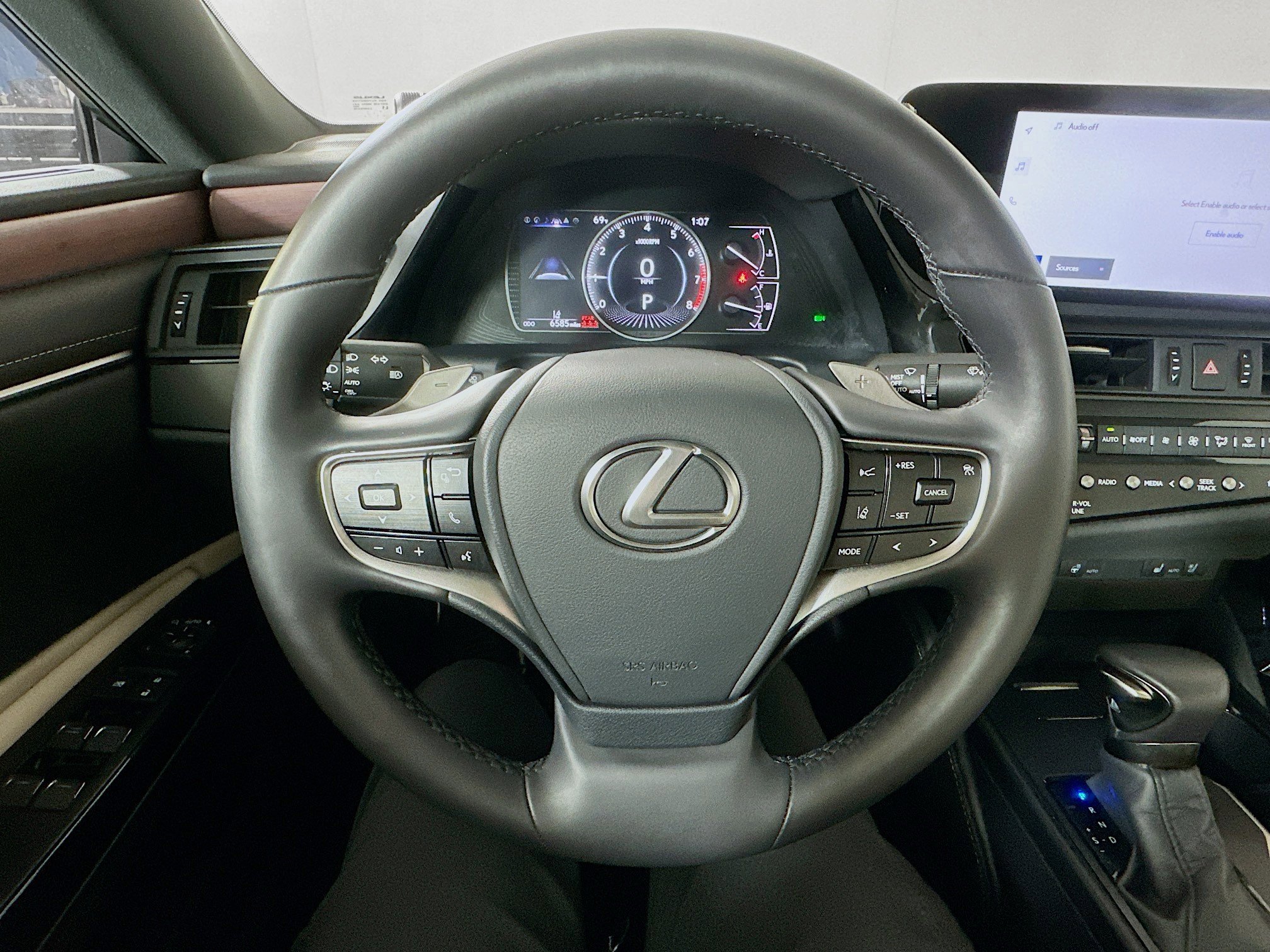 Used 2025 Lexus ES 350 w/ Premium Package image 11