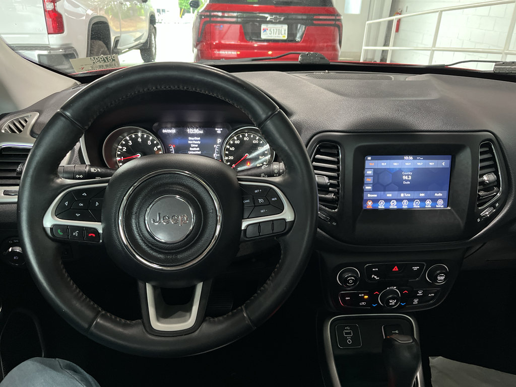 Used 2018 Jeep Compass Latitude w/ Popular Equipment Group FWD image 16