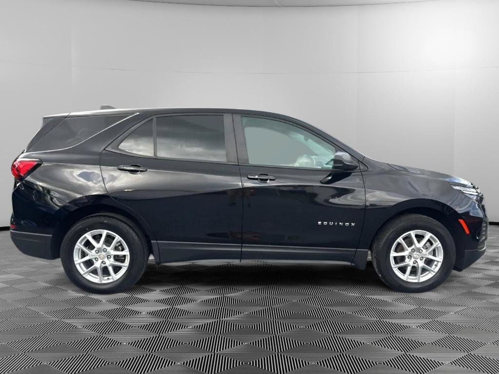 Used 2023 Chevrolet Equinox LS w/ LS Convenience Package FWD image 6