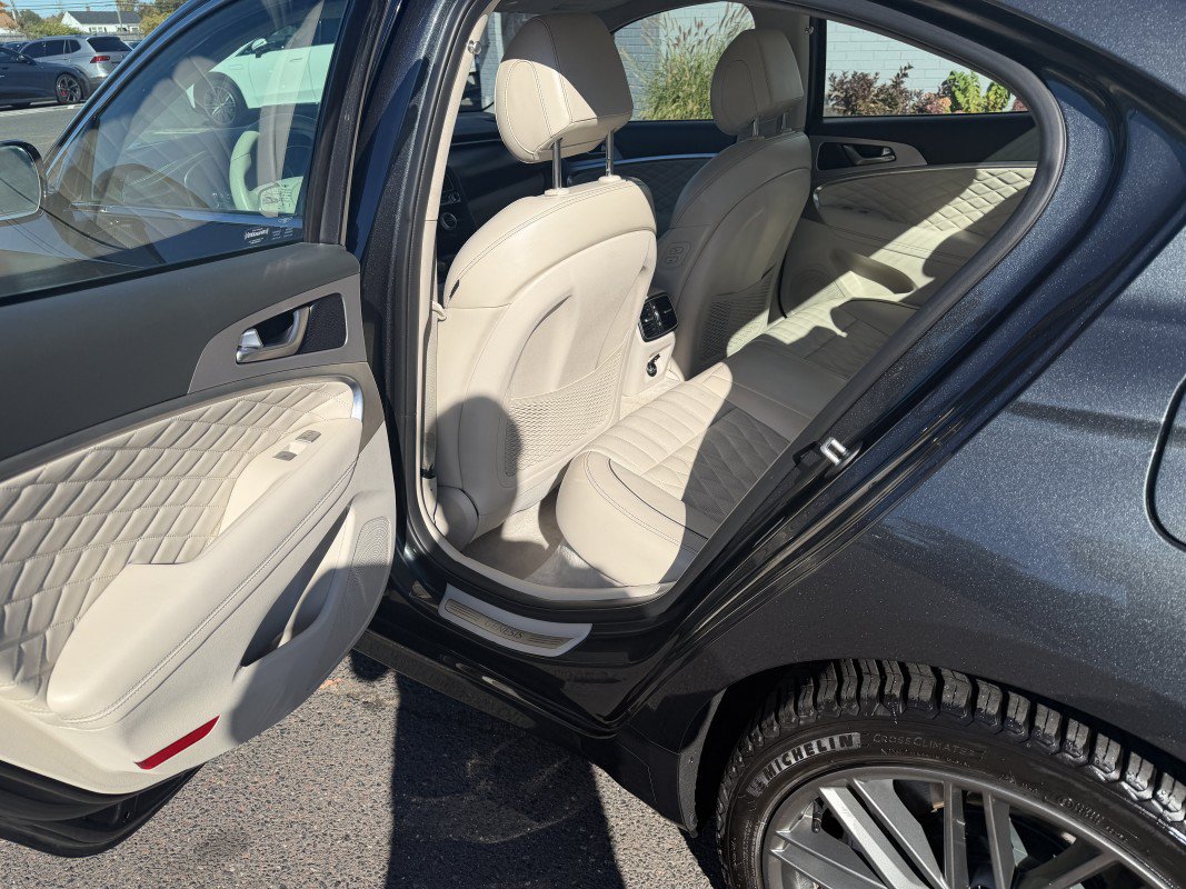 Used 2019 Genesis G70 3.3T Design AWD/4WD image 17