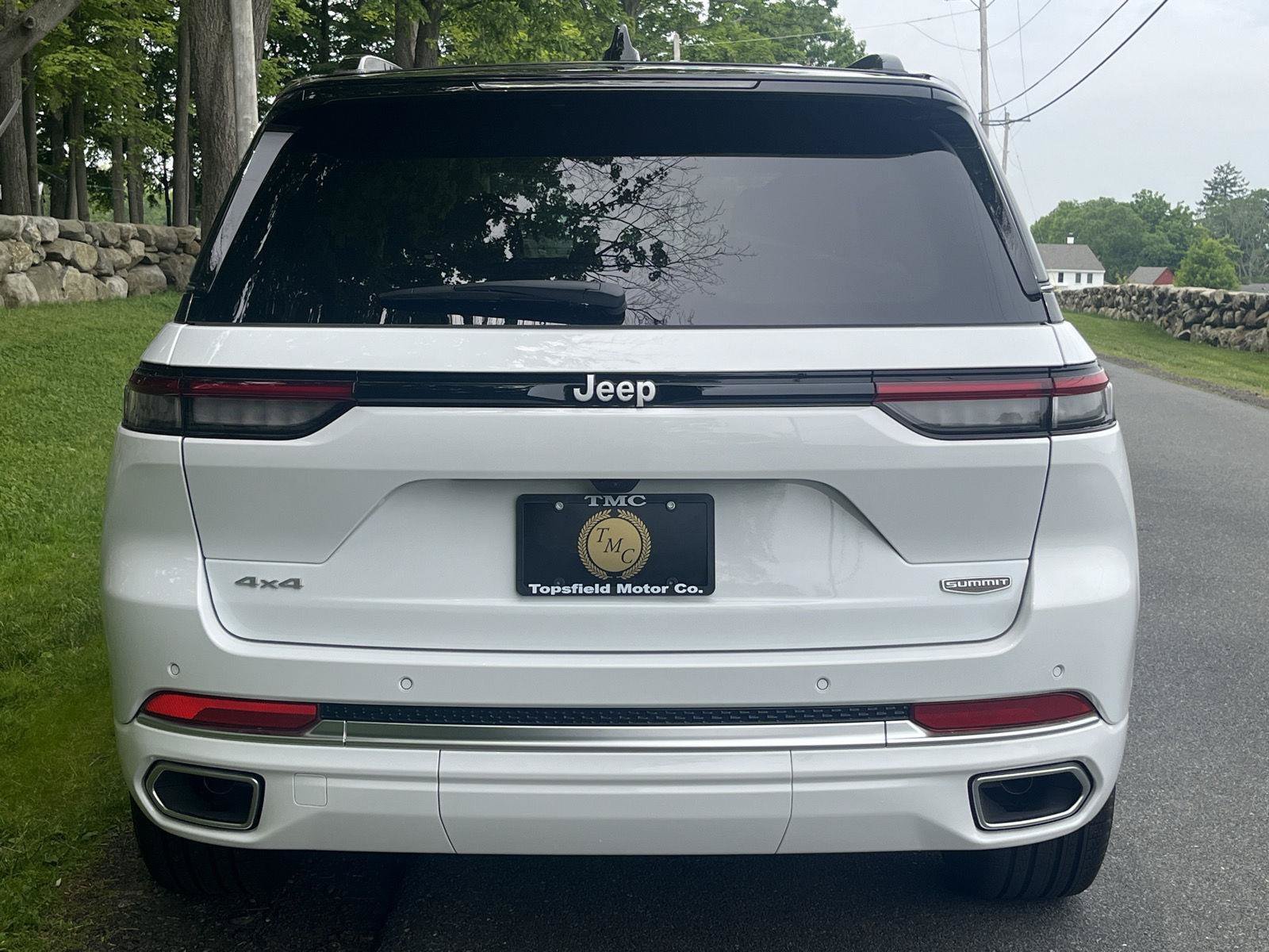 Used 2025 Jeep Grand Cherokee Summit w/ Luxury Tech Group V AWD/4WD image 24