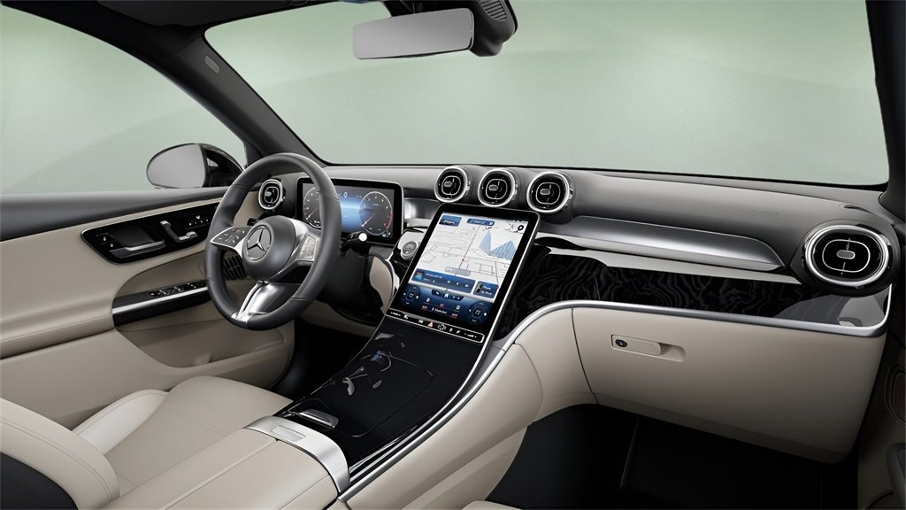 Used 2025 Mercedes-Benz GLC 300 4MATIC image 37