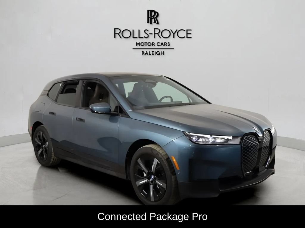 Used 2023 BMW iX xDrive50 AWD/4WD image 3
