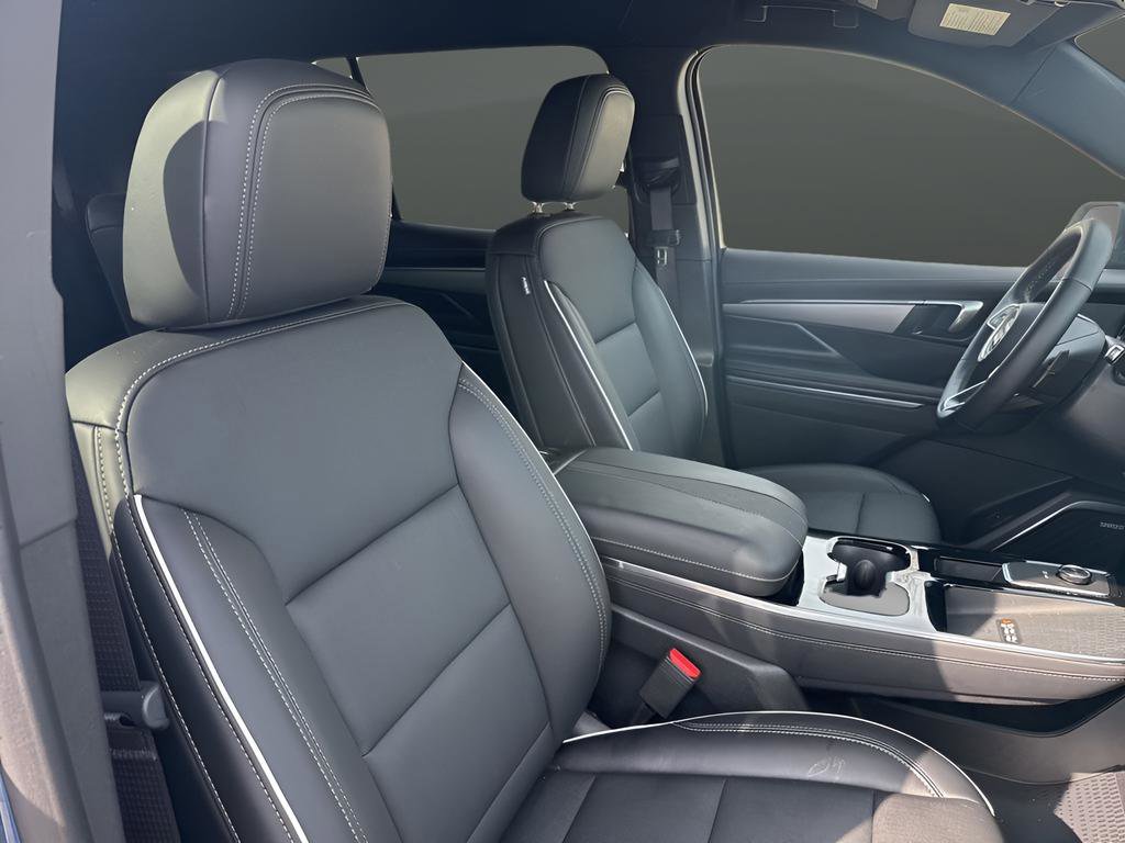 Used 2025 Buick Enclave Preferred FWD image 34