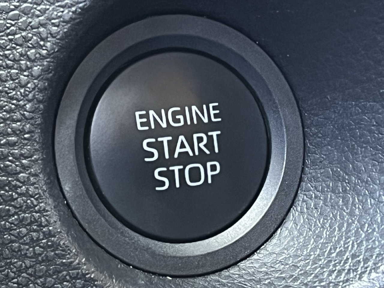 Used 2025 Toyota Corolla Cross LE FWD image 19