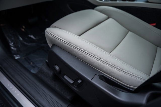 Used 2026 Volvo XC40 B5 Ultra w/ Protection Package Premier image 34