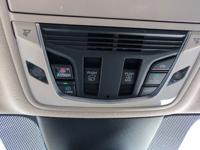 Used 2024 Acura MDX SH-AWD w/ Technology Package image 28