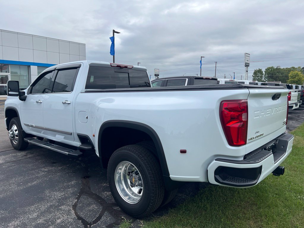 Used 2026 Chevrolet Silverado 3500 High Country w/ Technology Package AWD/4WD image 6