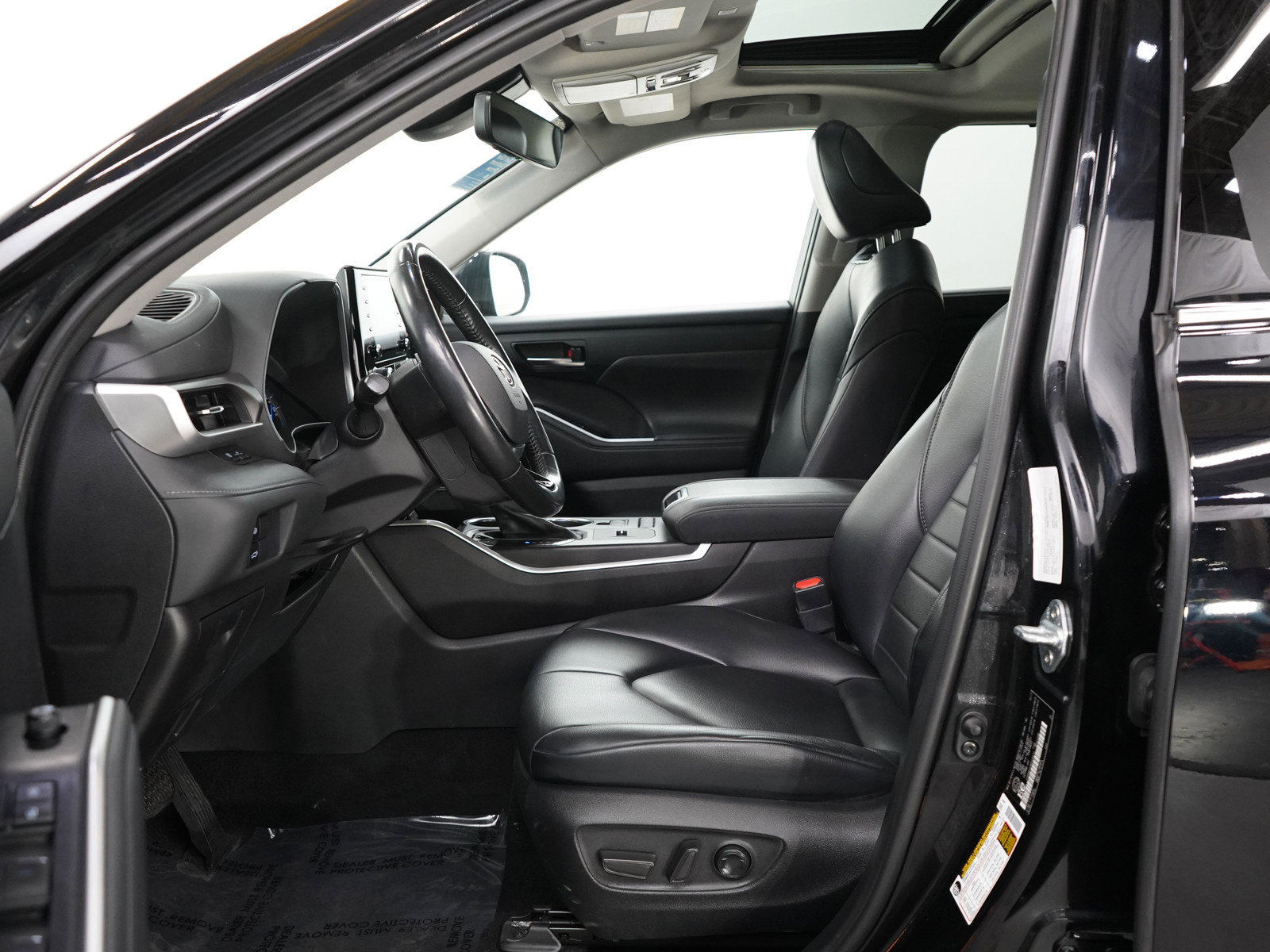 Used 2021 Toyota Highlander XLE image 19