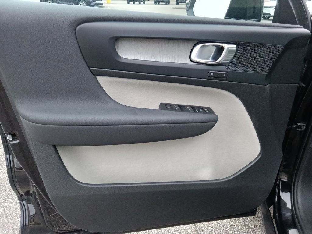 Used 2023 Volvo XC40 B5 Plus w/ Driver Assist Package image 11