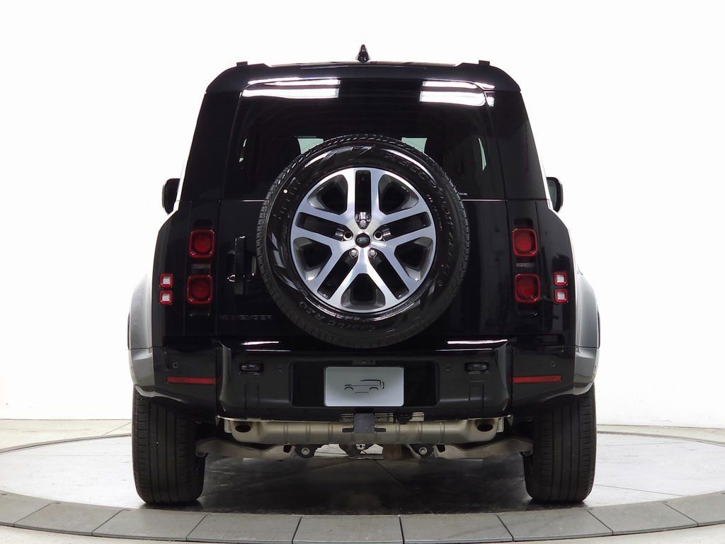 Used 2025 Land Rover Defender 110 X-Dynamic SE AWD/4WD image 5