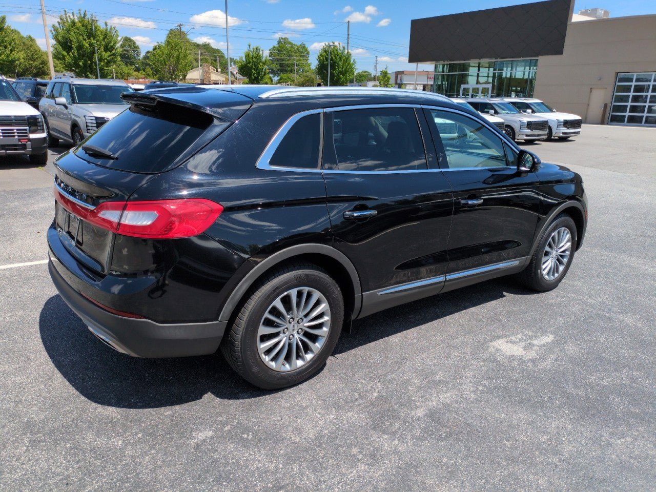 Used 2017 Lincoln MKX Select w/ Select Plus Package FWD image 7