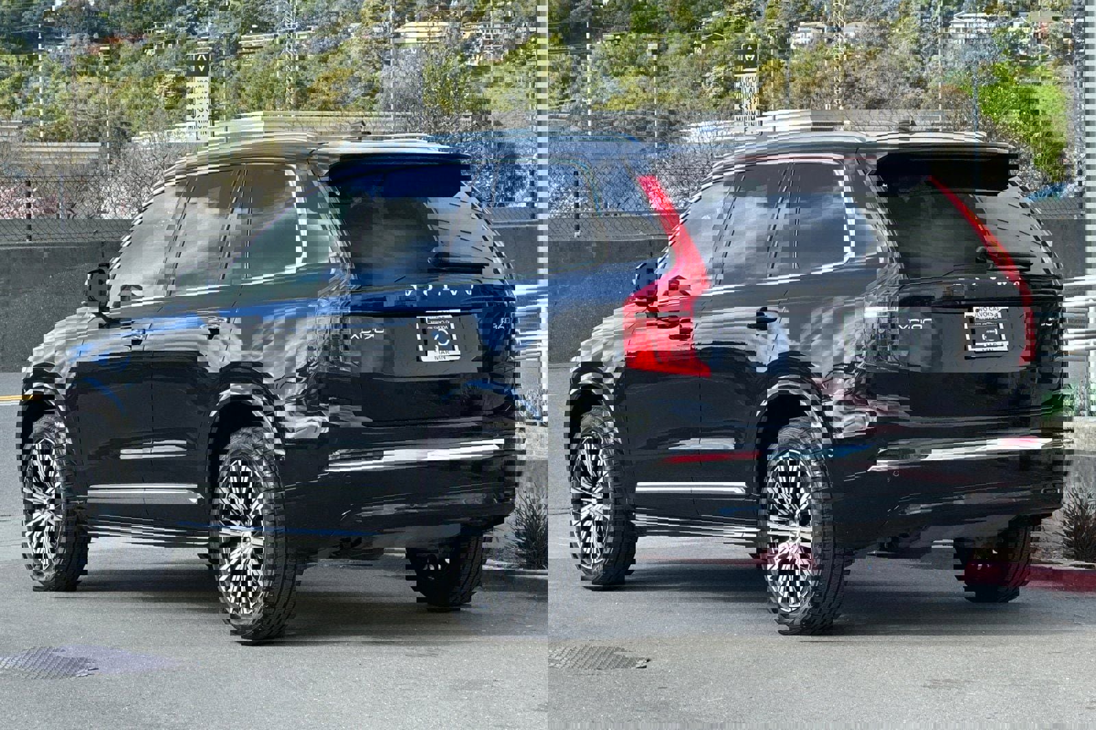 Certified 2025 Volvo XC90 B6 Plus image 7