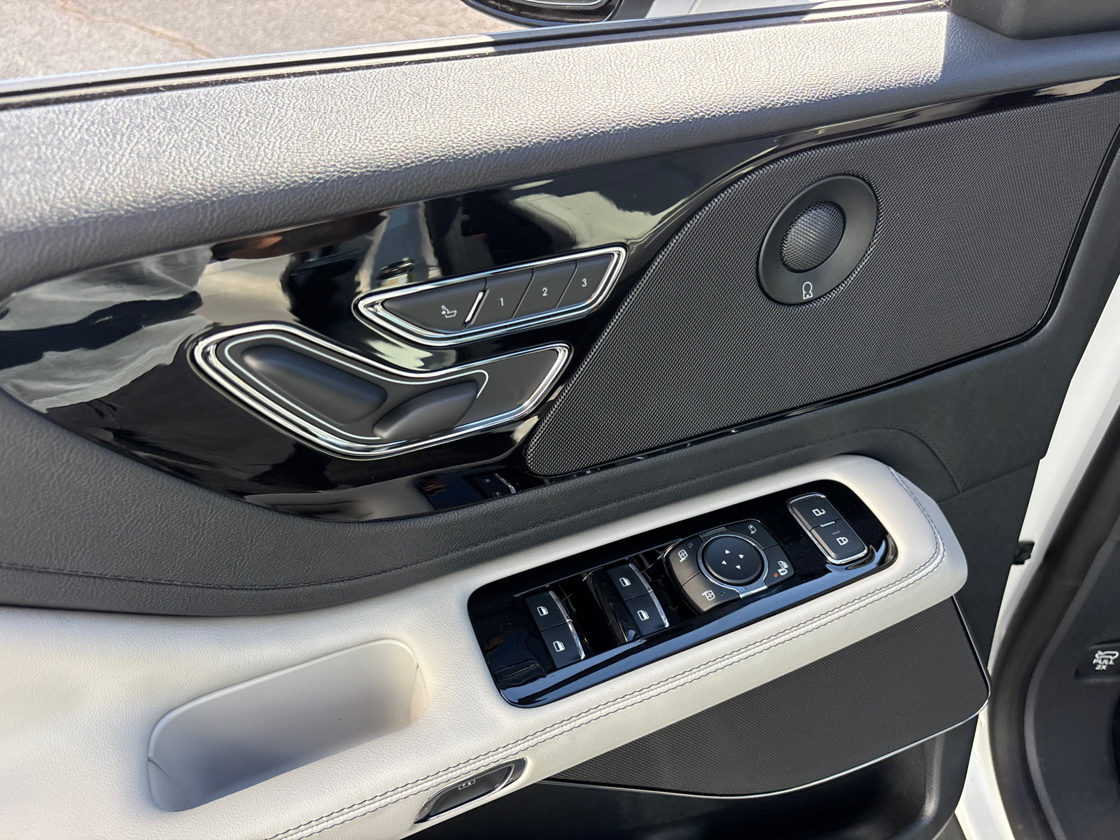 New 2027 Lincoln Aviator Reserve AWD/4WD image 12