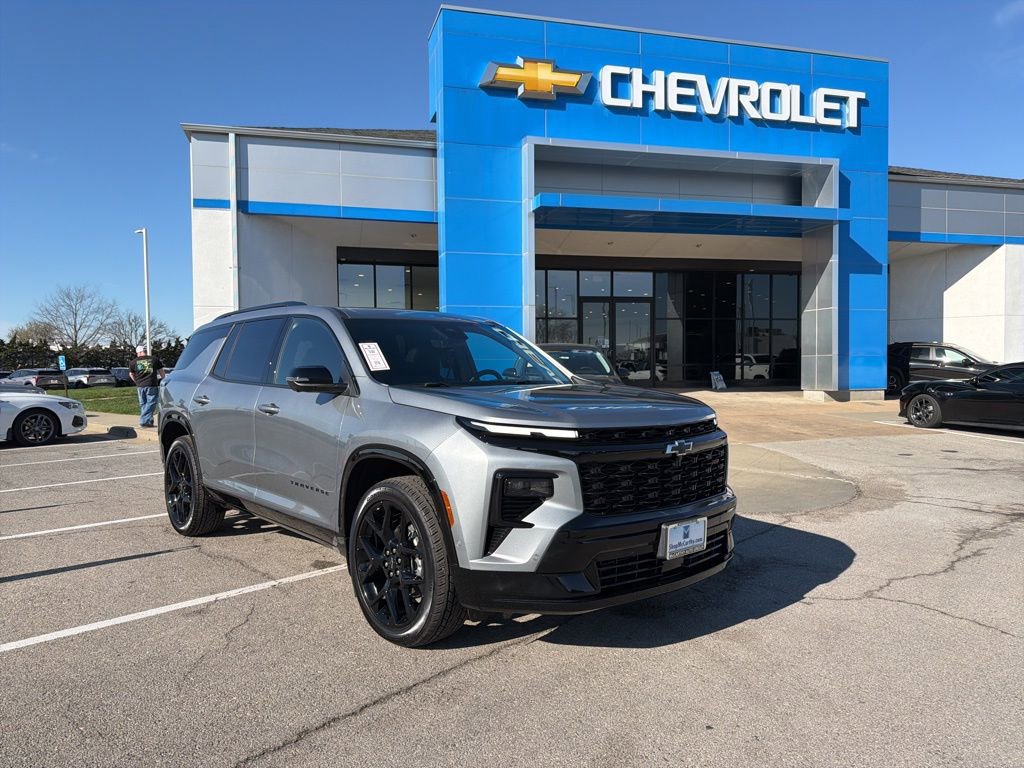 Certified 2025 Chevrolet Traverse RS w/ LPO, Illumination Package FWD image 1