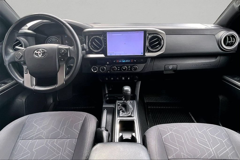 Certified 2017 Toyota Tacoma TRD Sport AWD/4WD image 10