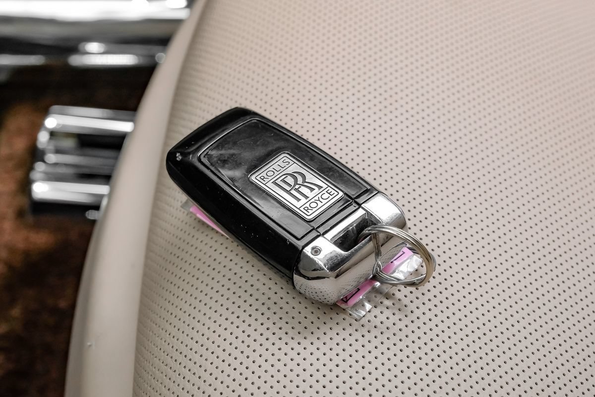 Used 2016 Rolls-Royce Wraith RWD image 49