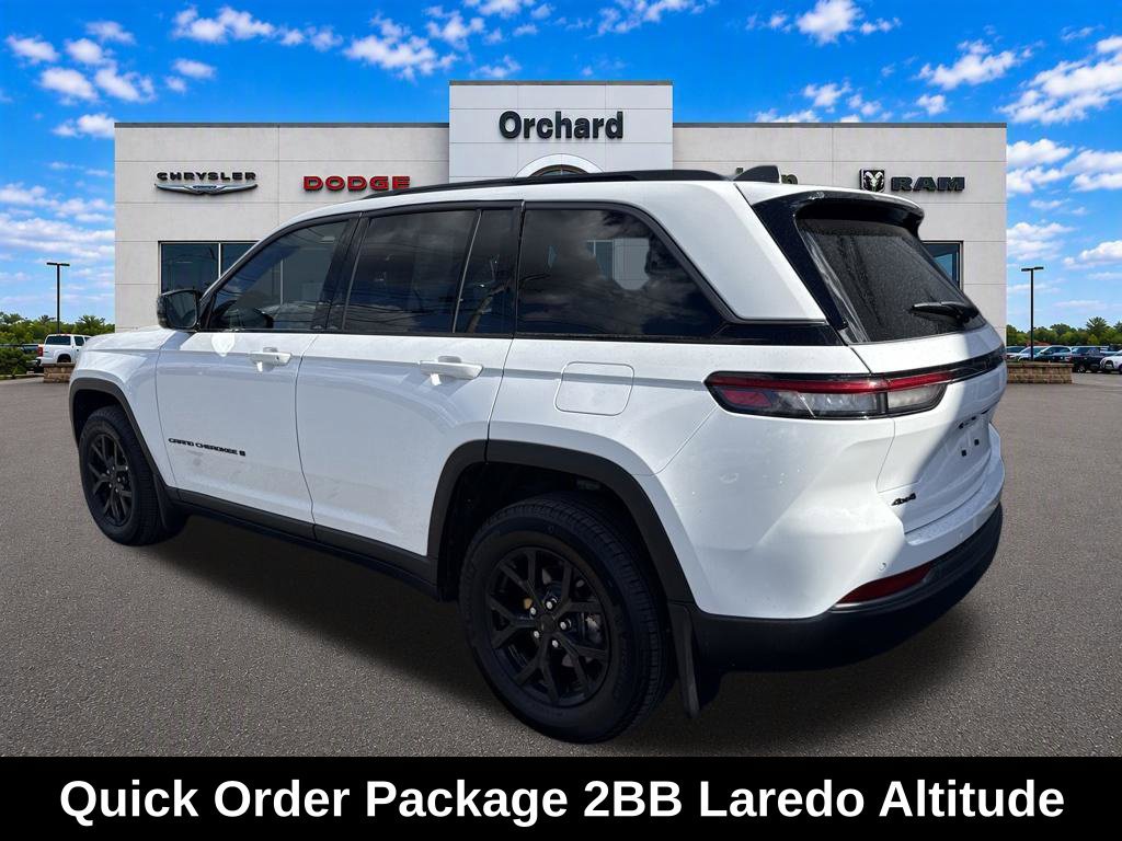Used 2026 Jeep Grand Cherokee Altitude AWD/4WD image 3