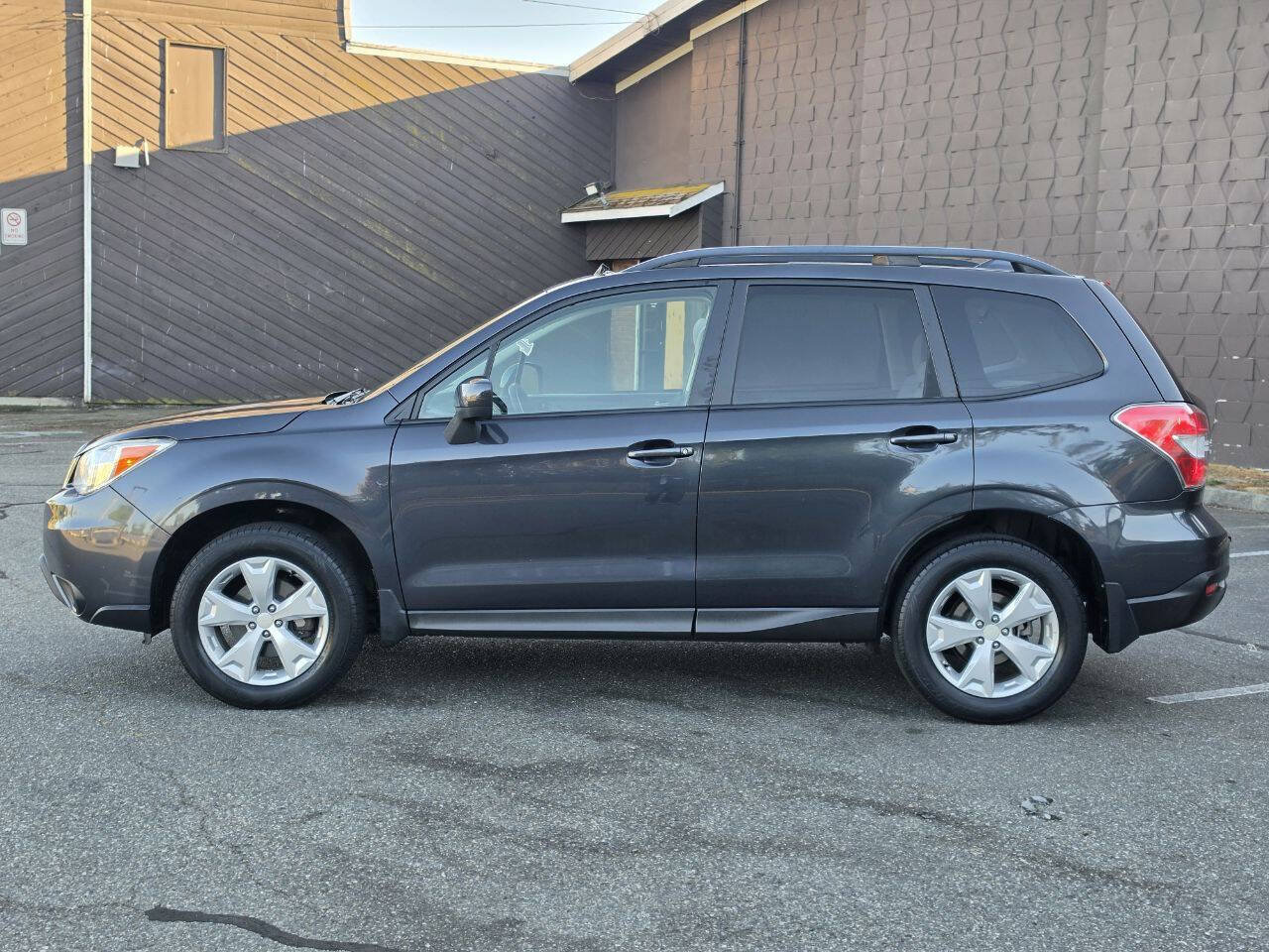 Used 2016 Subaru Forester 2.5i Premium AWD/4WD image 4