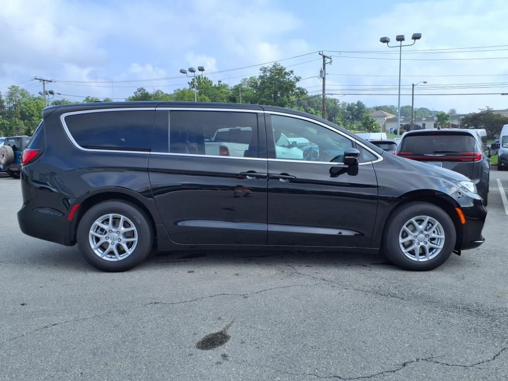 New 2026 Chrysler Pacifica Select FWD video 3