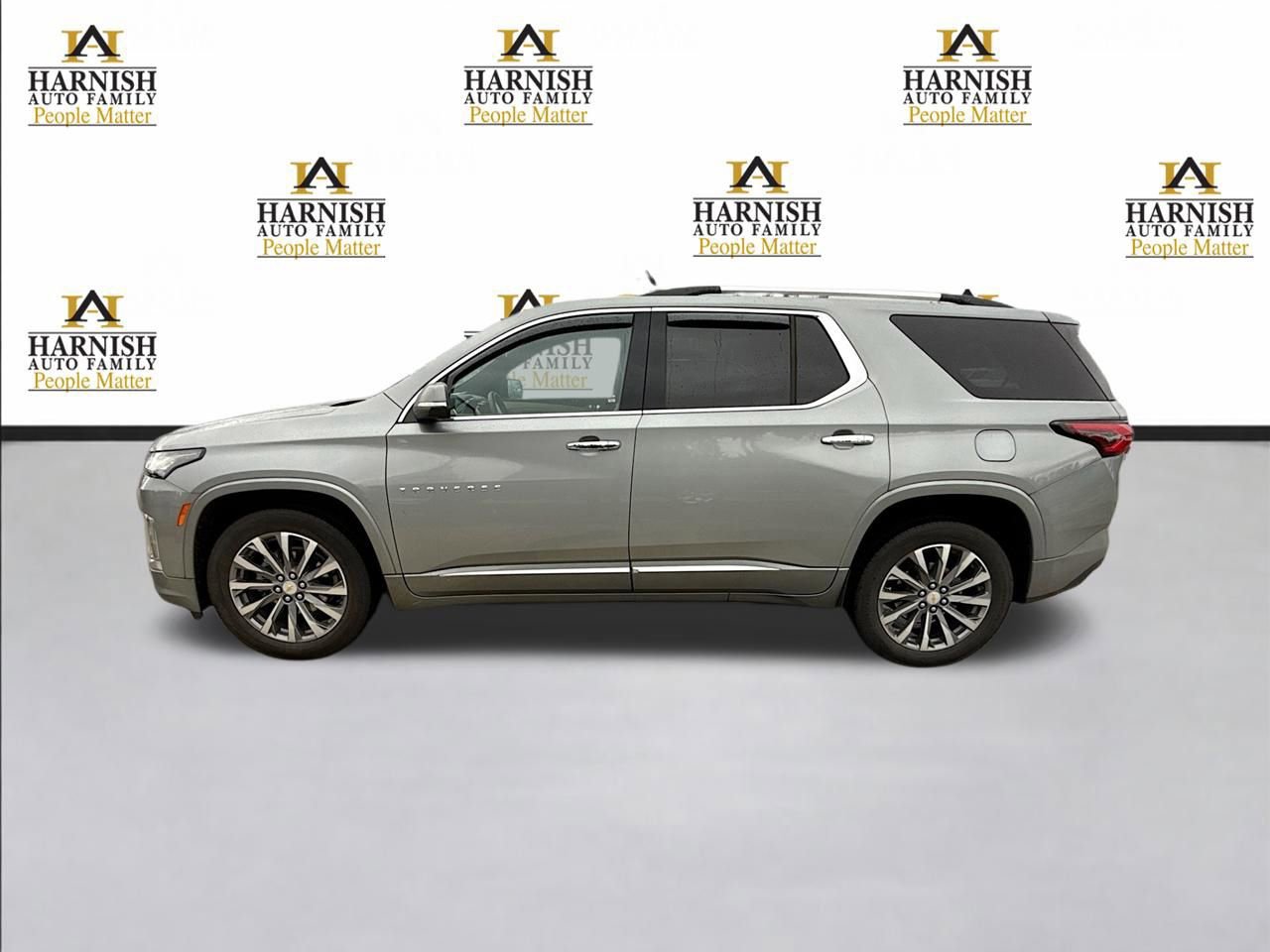 Used 2023 Chevrolet Traverse Premier image 2