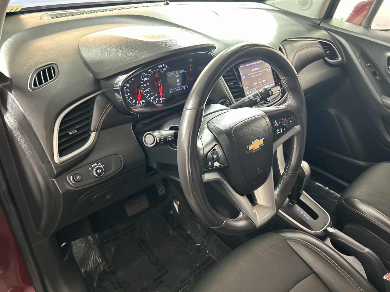 Used 2021 Chevrolet Trax LT w/ LT Convenience Package FWD image 12