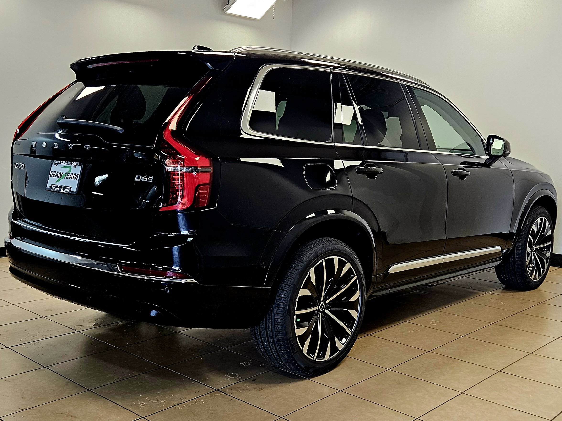 New 2026 Volvo XC90 B6 Plus w/ Protection Package Premier AWD/4WD image 4