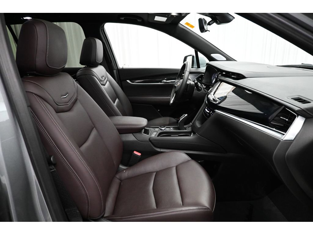 Used 2024 Cadillac XT6 Premium Luxury w/ Technology Package AWD/4WD image 17
