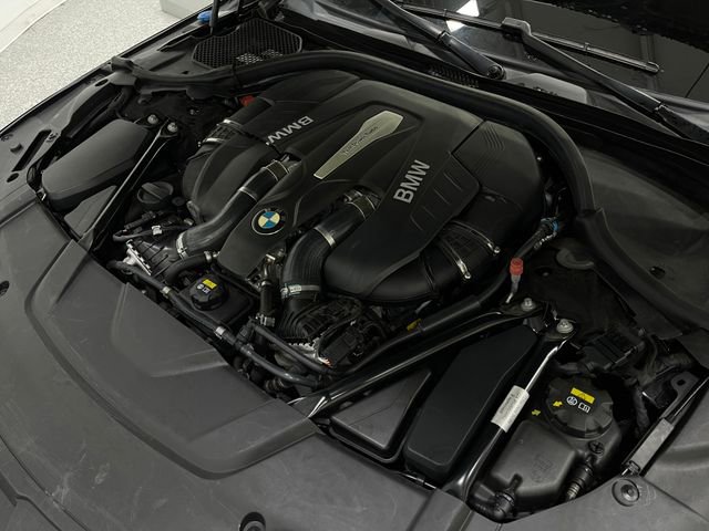 Used 2018 BMW 750i w/ Executive Package image 29