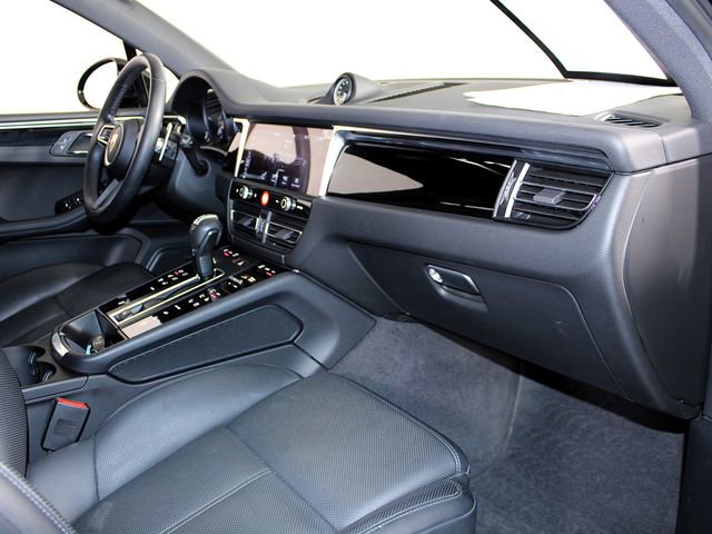 Certified 2023 Porsche Macan image 28
