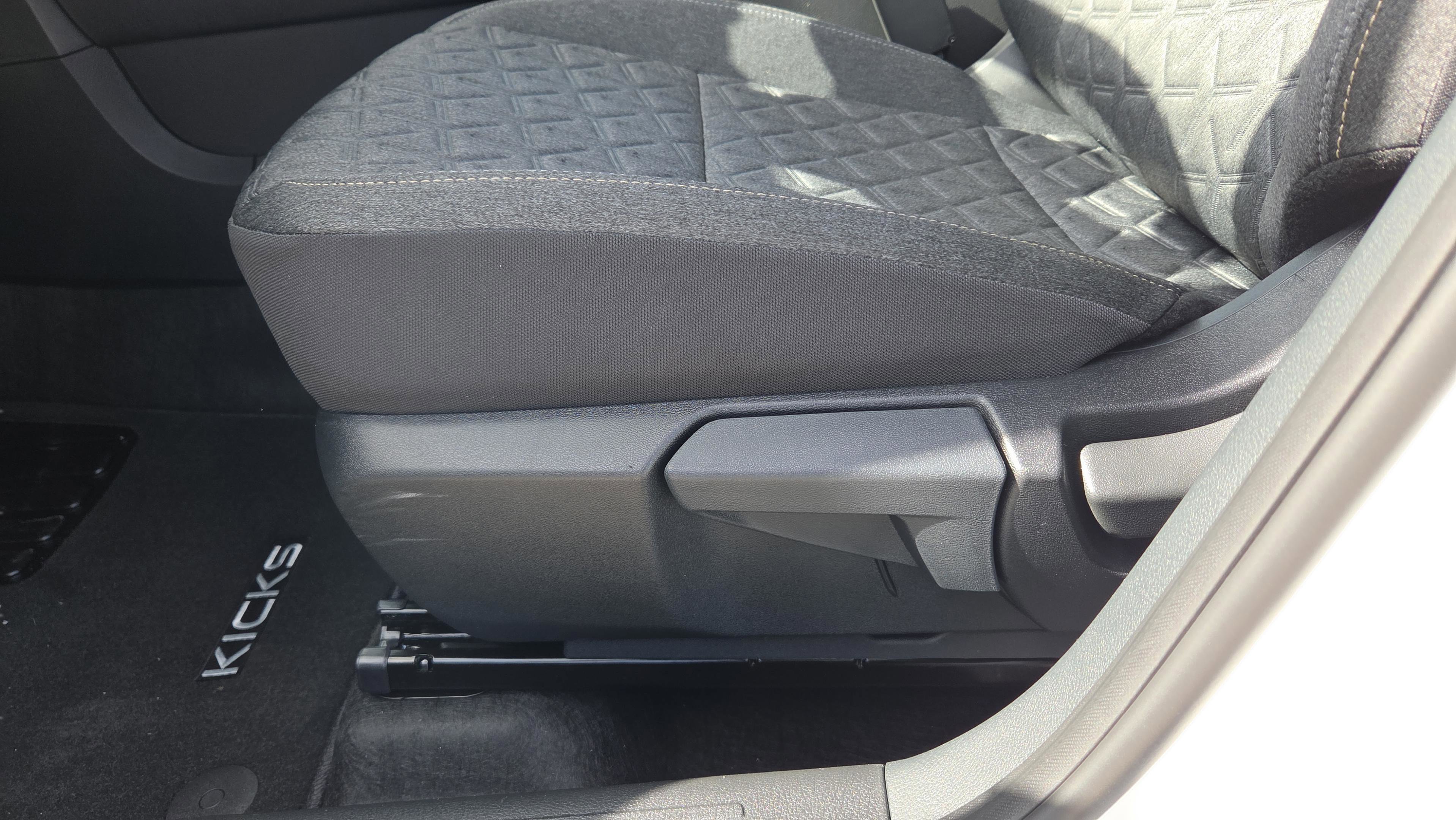 New 2026 Nissan Kicks SV image 14