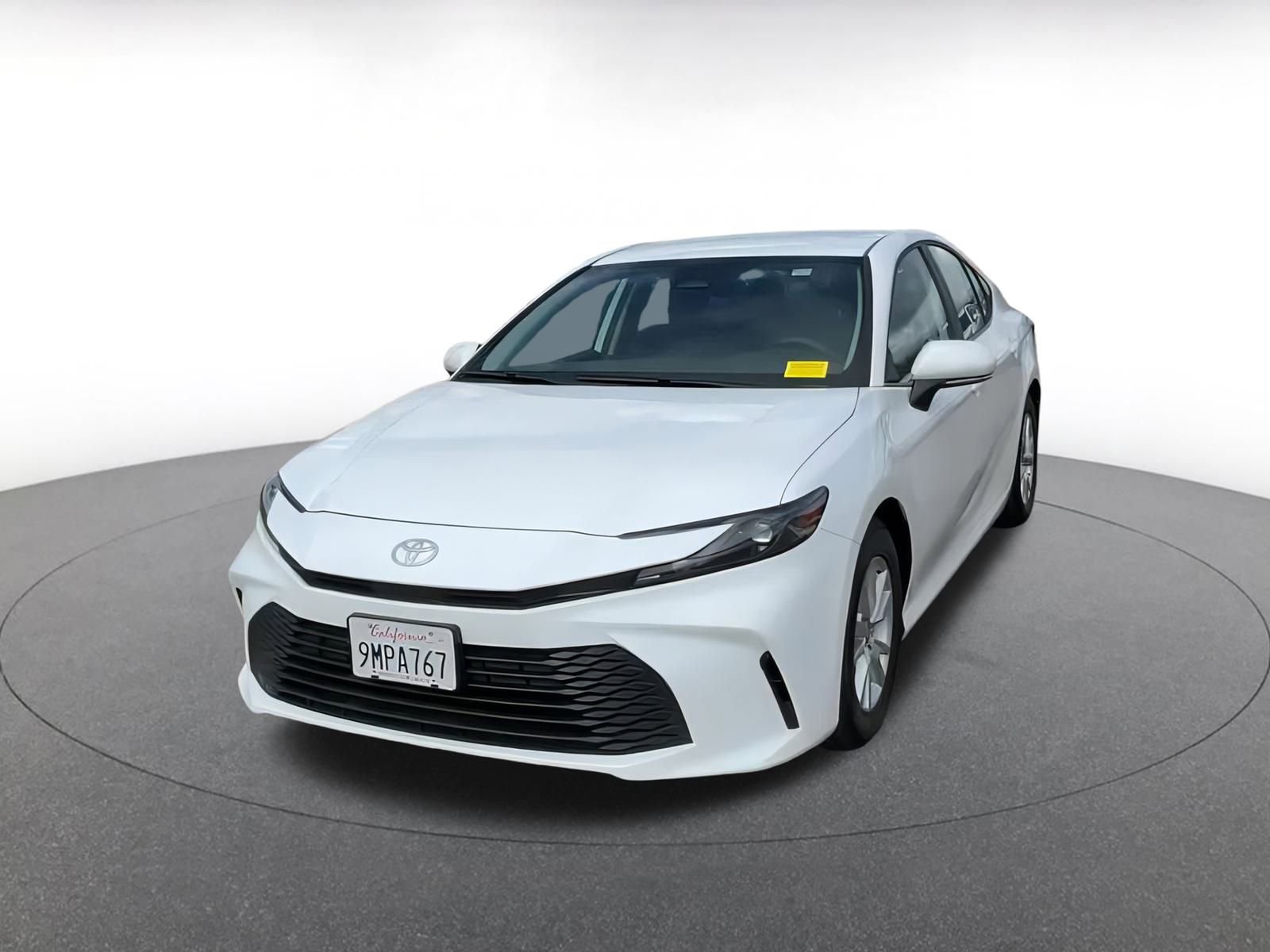 Used 2025 Toyota Camry LE image 7