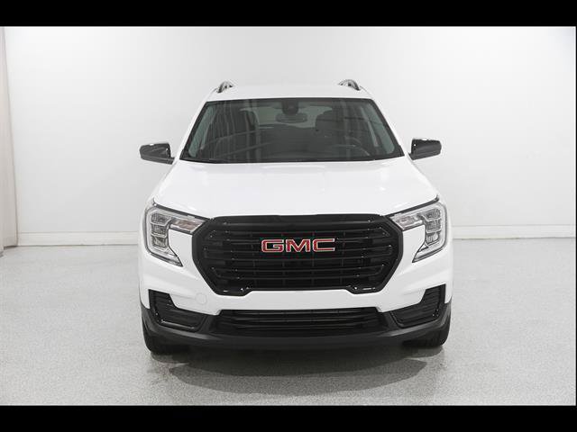 Used 2024 GMC Terrain SLE w/ Driver Convenience Package AWD/4WD image 2