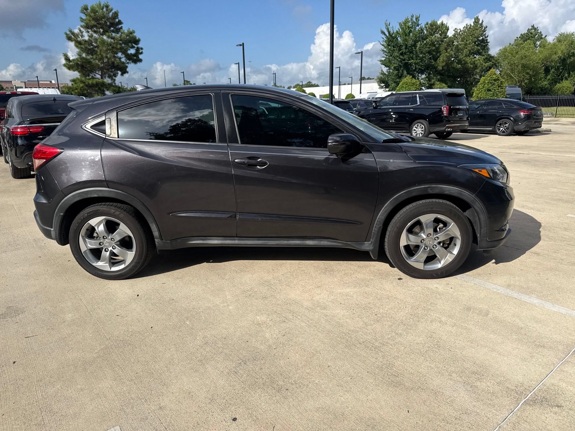 Used 2017 Honda HR-V EX image 3