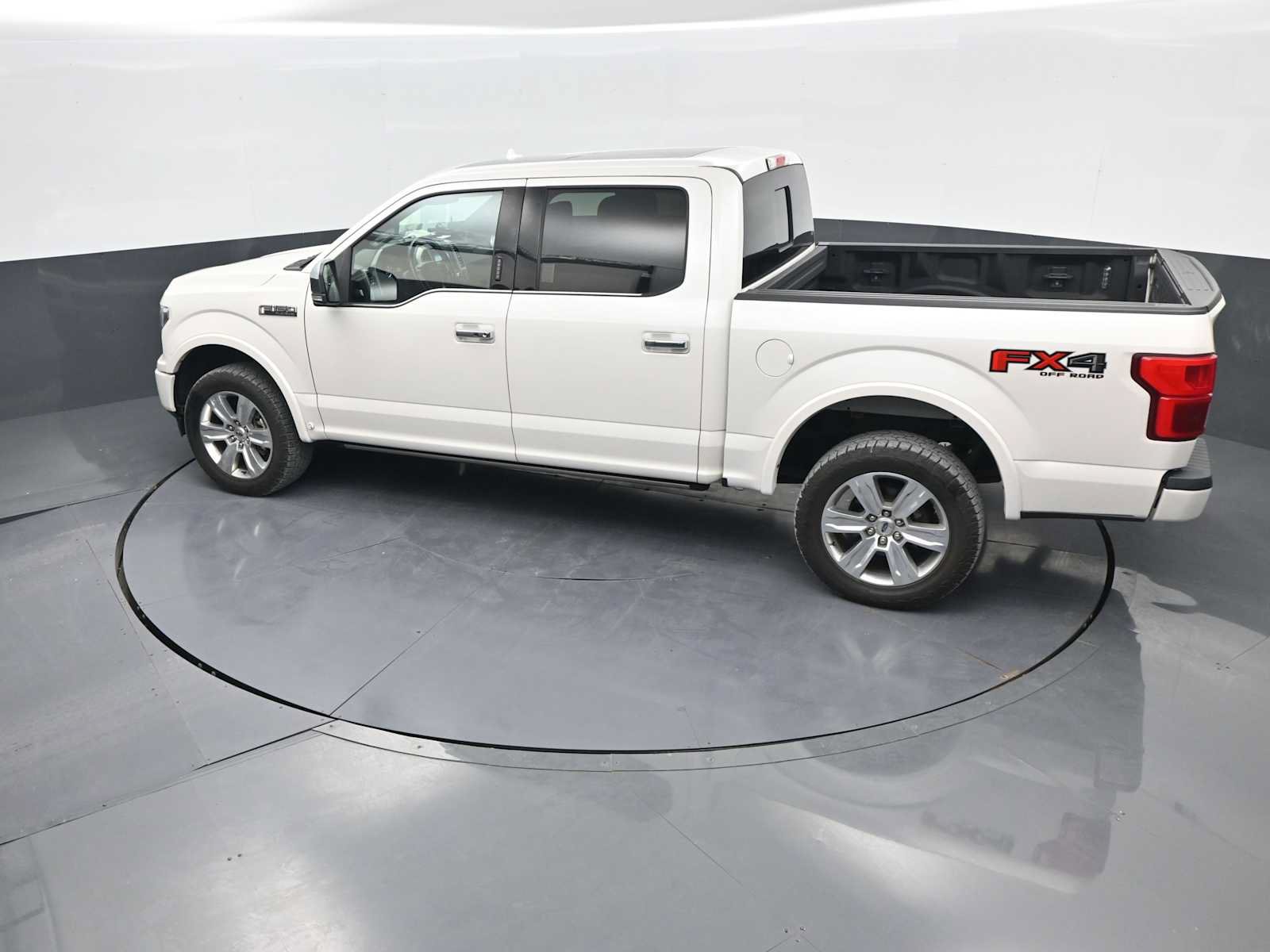 Used 2018 Ford F150 Platinum w/ Equipment Group 701A Luxury AWD/4WD image 27