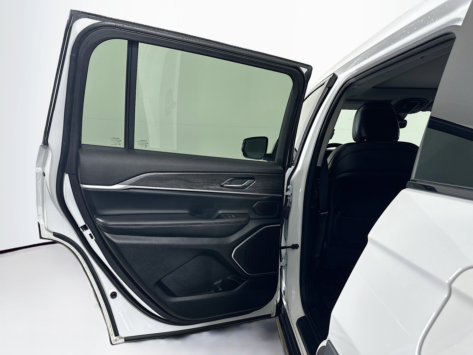 Used 2022 Jeep Grand Cherokee L Limited image 27