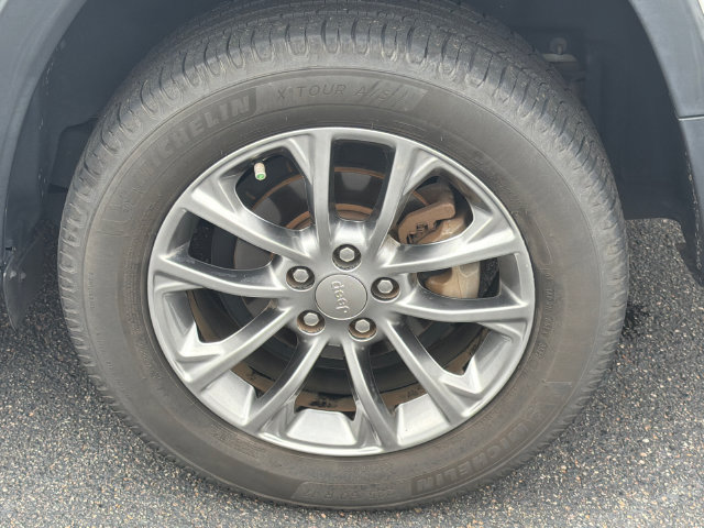 Used 2019 Jeep Cherokee Latitude Plus FWD image 20